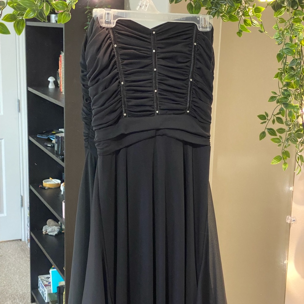 Black Sleeveless Dress